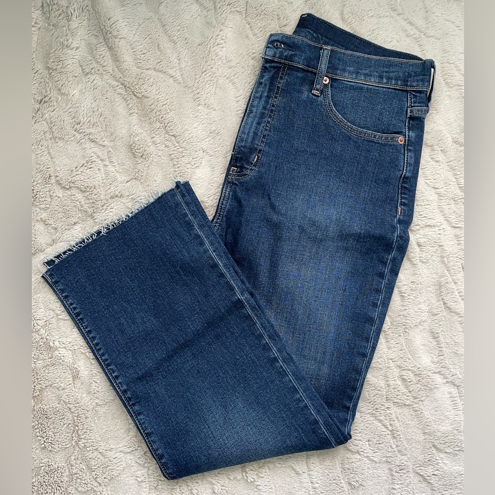 BNWOT Kick Fit High Rise Medium Wash Jeans